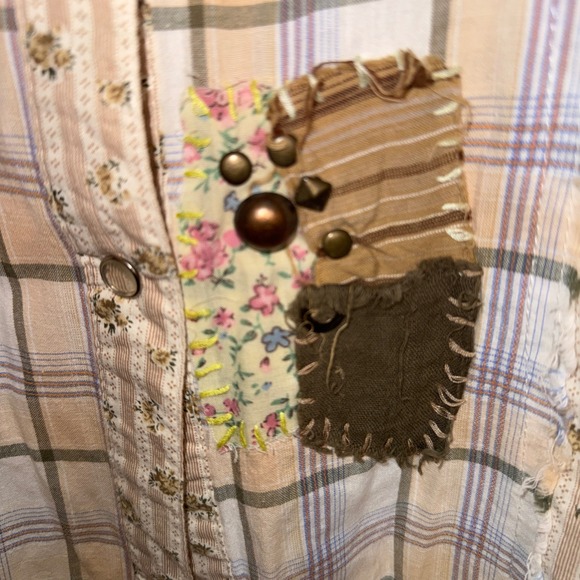 DAY TRIP Western Distressed Plaid Embroidered Snap Shirt MED Cowgirl Rodeo Boho - Picture 6 of 16